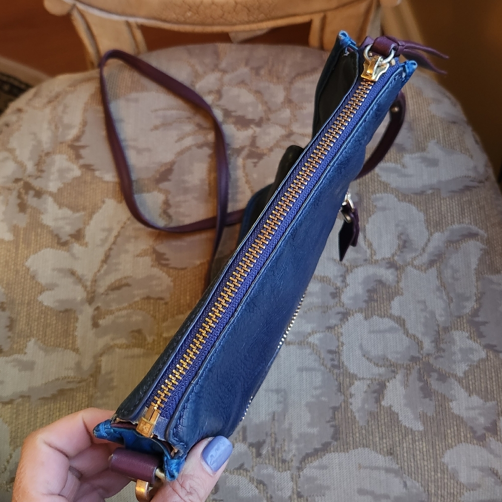 TAHARI blue leather crossbody bag - Picture 4 of 9